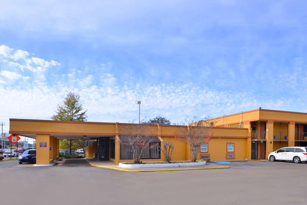 Quality Inn Starkville Buitenkant foto