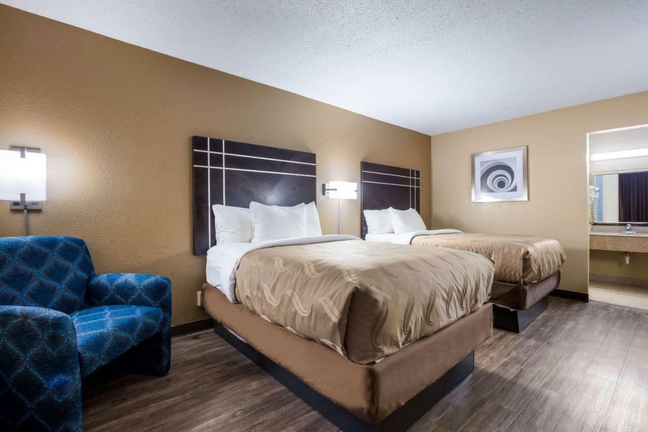 Quality Inn Starkville Buitenkant foto
